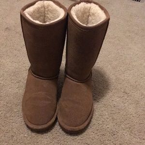 BEARPAW boots! Little girls size 5!